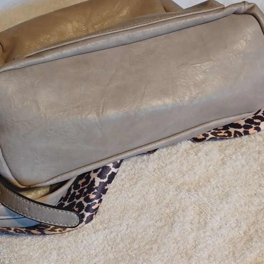 JEN & Co. Backpack over the shoulder bag gray vegan